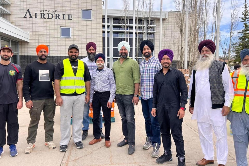 The Calgary Guru Nanak Free Kitchen and the local Sikh community provided free food for Airdronians in need on May 12.