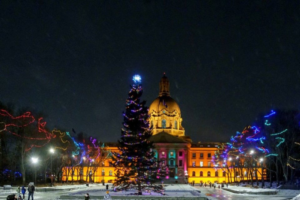 alberta-legislature-christmas-tree