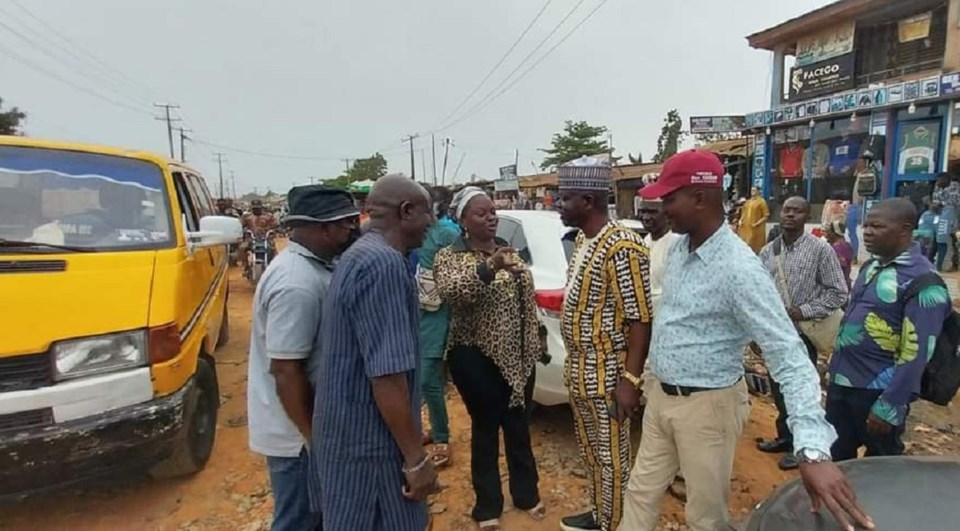 Photos: Akinsanya Begins Temporary Reconstruction Of Old Egan Road 