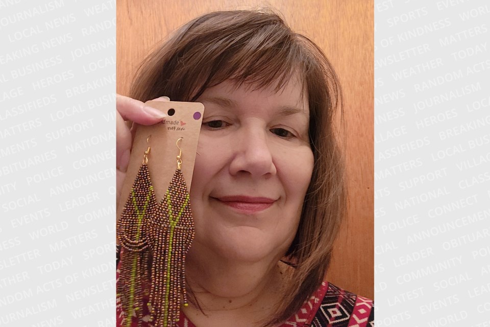 Local Métis artist Maureen Uprichard makes a variety of different beaded jewelry items.