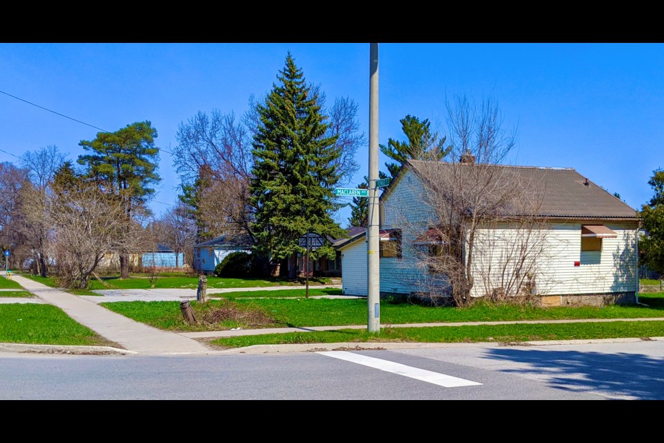 Barrie's Yonge Street, at MacLaren Avenue