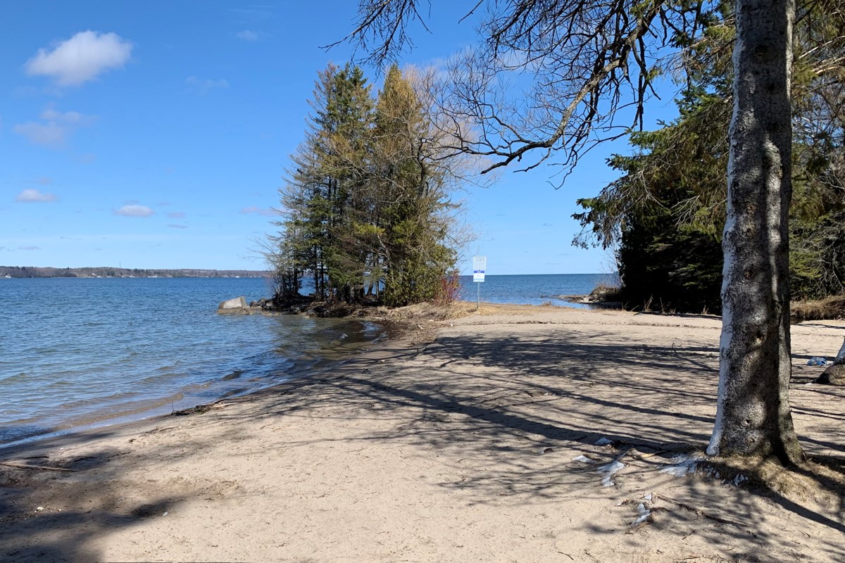 Secluded south-end Barrie beach closing due to environmental