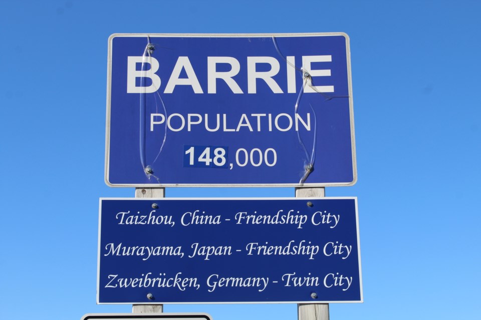 2019-09-09 Barrie population sign RB 1