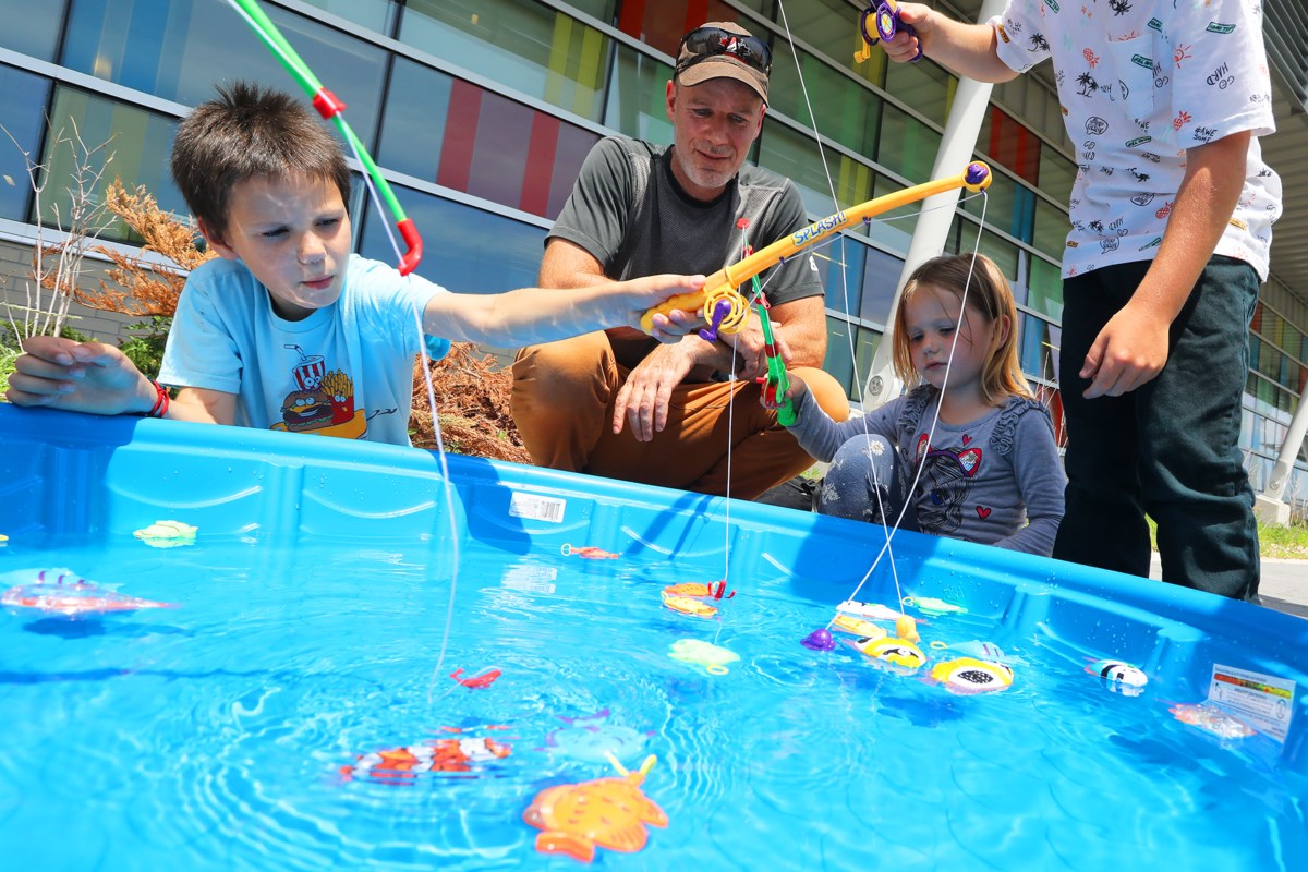 Sports Cook-Out with Dad event held ahead of Father's Day (7 photos ...