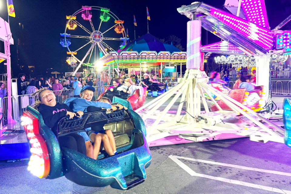 Attendance at the midway rose as the temperatures fell at Kempenfest in Barrie on Sunday night.