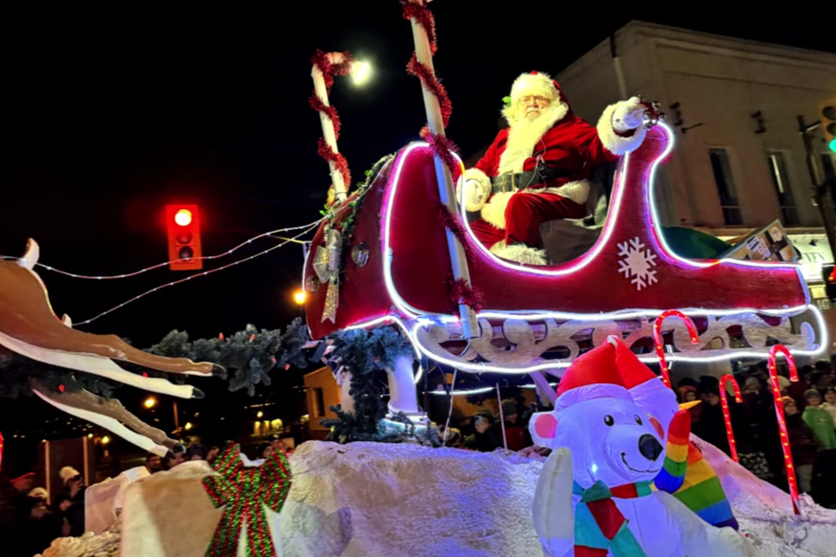 VIDEO Barrie Santa Claus Parade rolls through downtown Barrie News