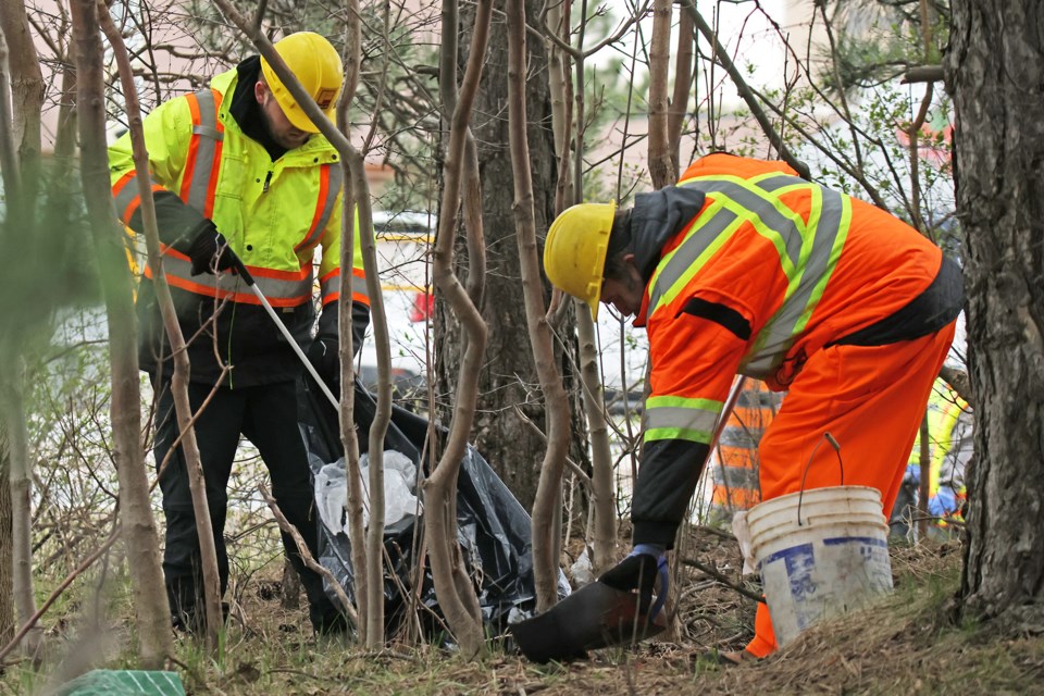 04232024hwy400bayfieldhomelesscampcleanup1