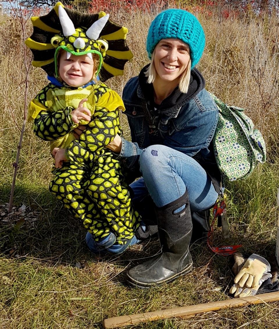 20231019-living-green-barrie-halloween-tree-planting