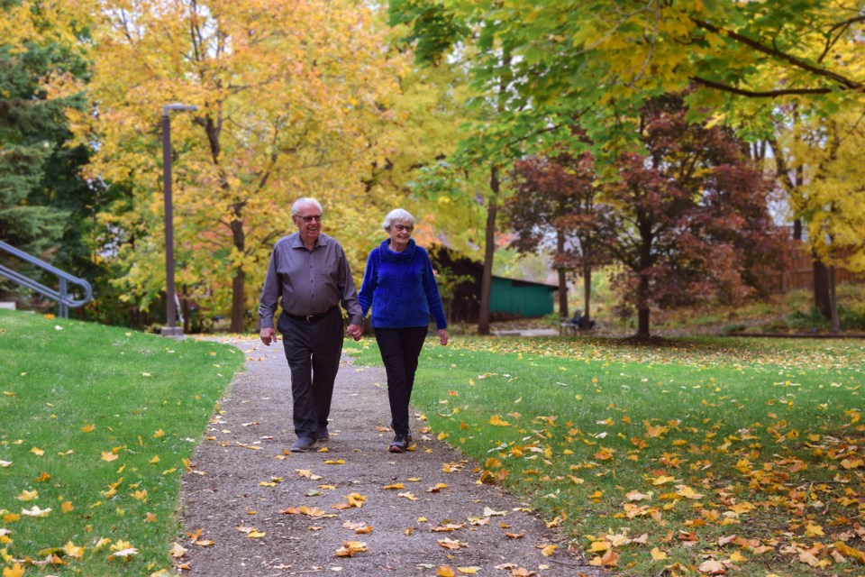 20240521-ioof-seniors-homes-barrie-walkway