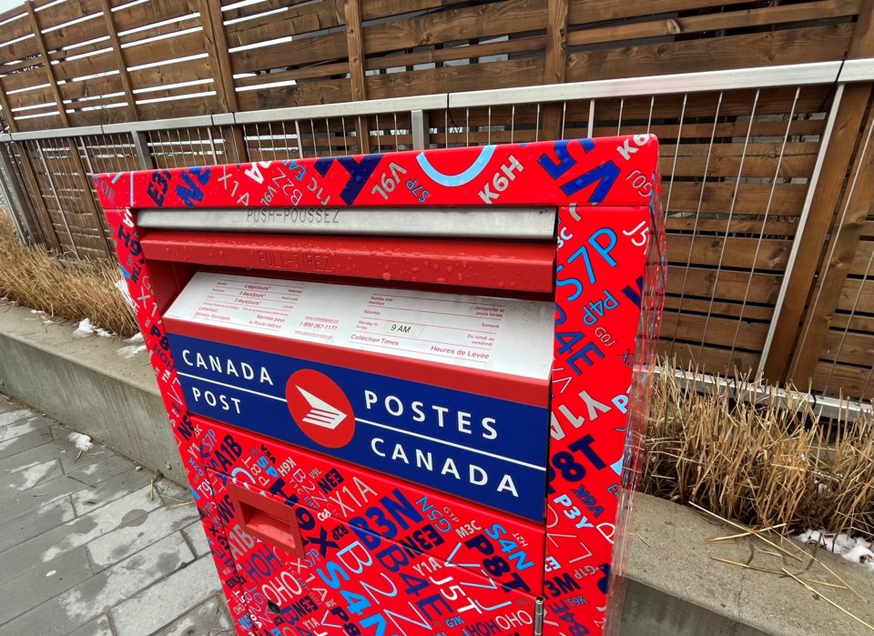 12272023canadapostboxrb