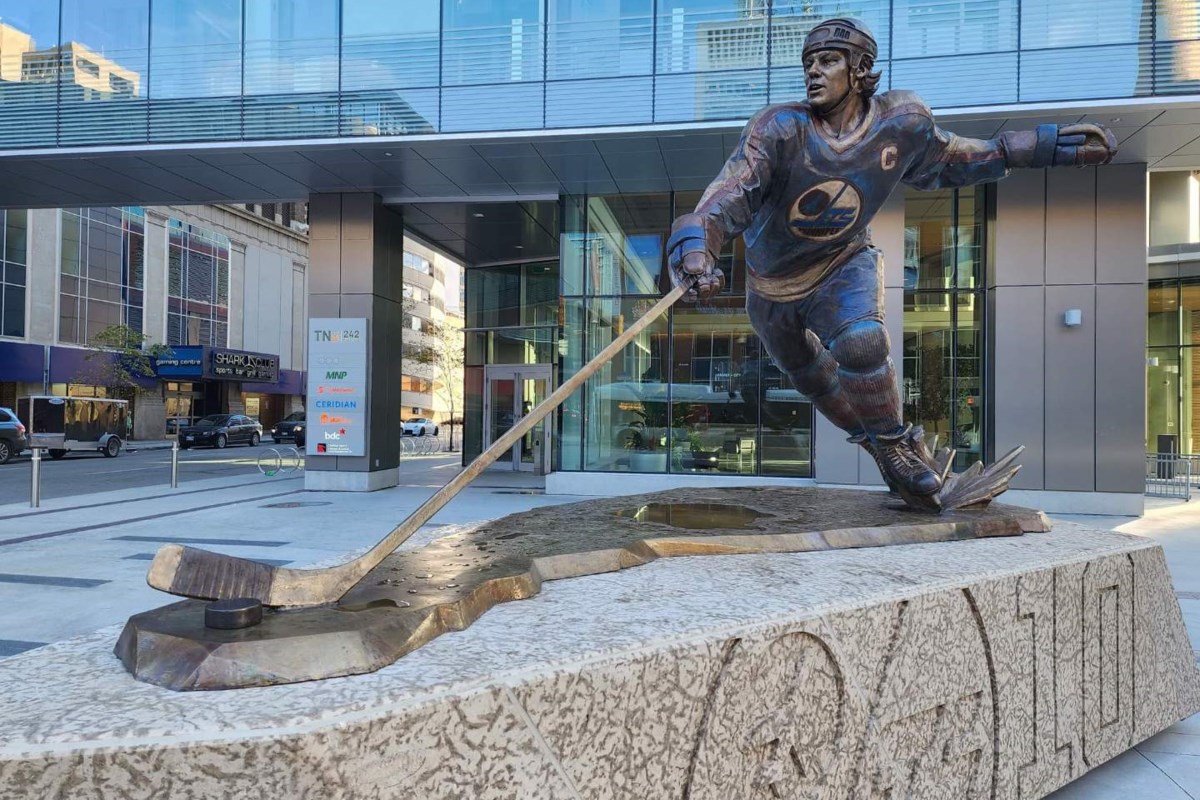 Jets mourn Hawerchuk, will memorialize star with statue
