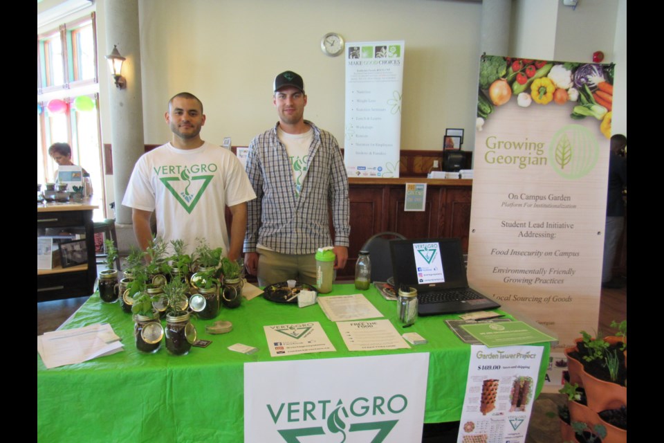 The guys from Vertagro:
Angel Andre (left)
Jon Groodvelt (right)                               