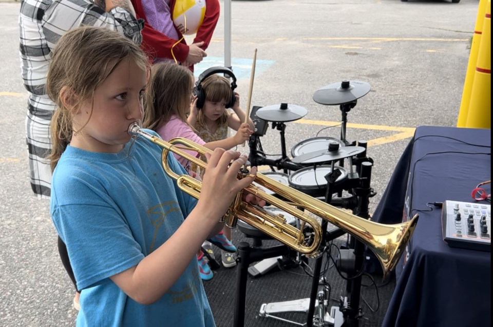 20230718-ferris-fun-day-evy-instrument-petting-zoo-turljpg