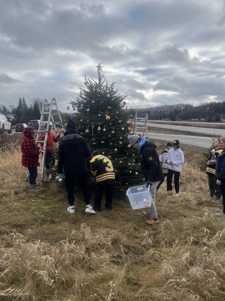 2023-12-12-powassan-community-christmas-tree