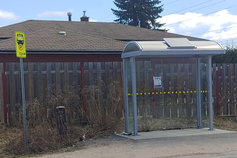 2022 04 22 Transit Bus Shelter (Campaigne)