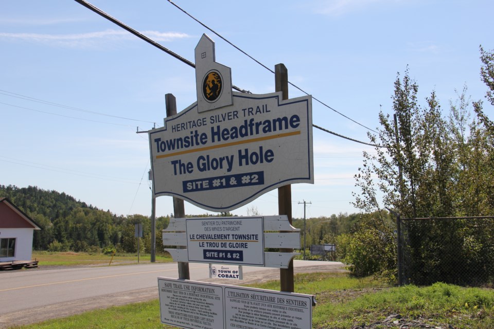 2016-the-glory-hole-sign-cobalt-turl