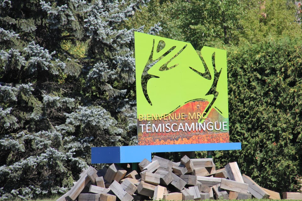 2023-temiscamingue-que-entrance-sign-turl