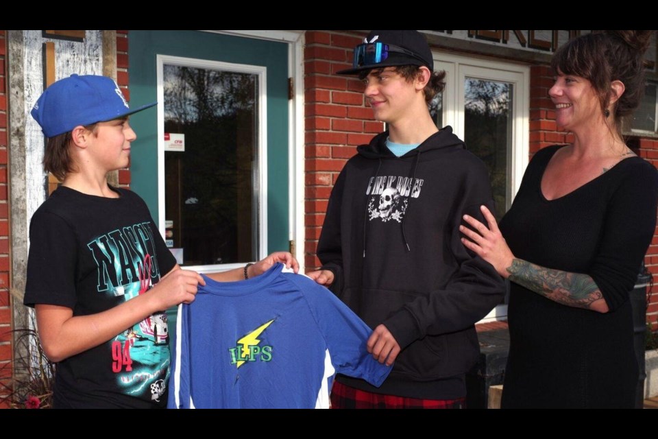 Twelve-year-old brothers Phaedon and Maximus are Grade 7 students at Land of Lakes Public School in Burk’s Falls. Because of wear and tear, many of the school’s jerseys the students wear to sporting events are no longer usable. Their mom, Corinne Penstone, undertook a community fundraising initiative at the Pulled Smokehouse Welcome Centre Canteen and raised enough money to buy replacement jerseys meaning the students no longer have to share the T-shirts.