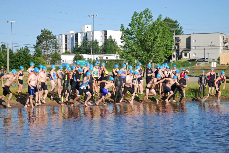 Brett Saunders far right KAS Try a Triathlon