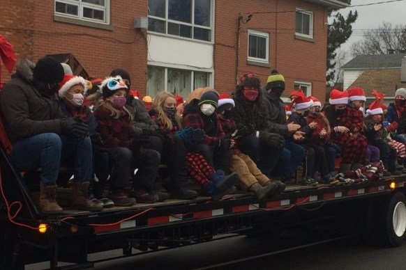 2021 11 22 Santa Claus Parade (Holmes) (2)