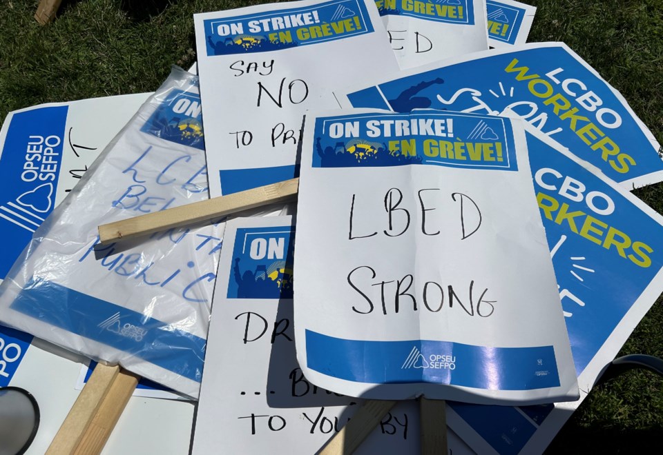 2024-lcbo-strike-signs-turl