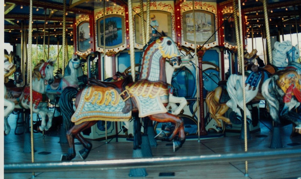 N SW carousel