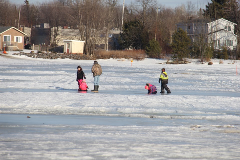 USED 20180301 6 Kids on the ice, Lake Nipissing. Photo by Brenda Turl for BayToday.