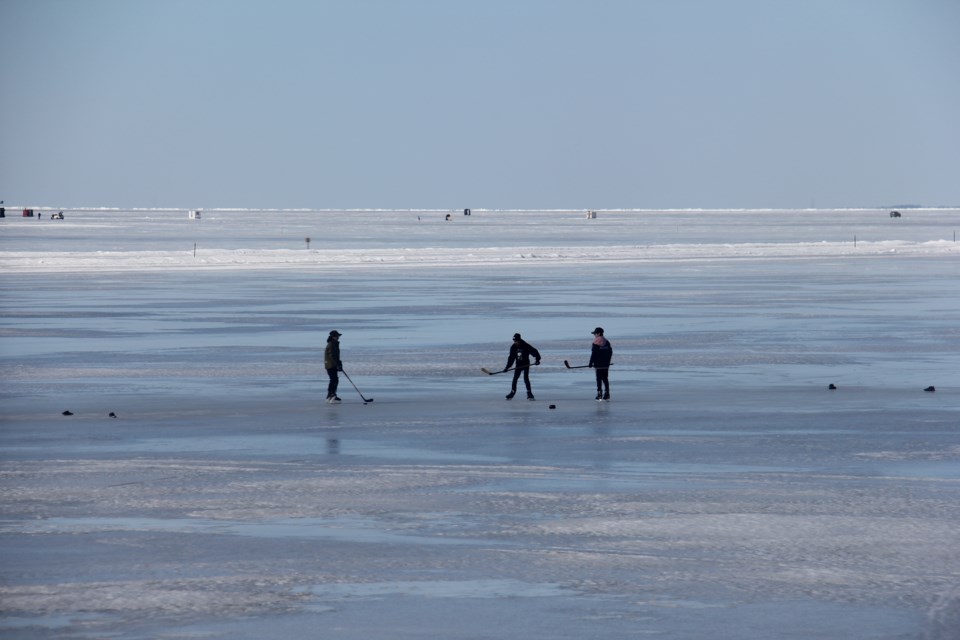 USED20180308 4 Hockey on Lake Nipissing. Photo by Brenda Turl for BayToday.