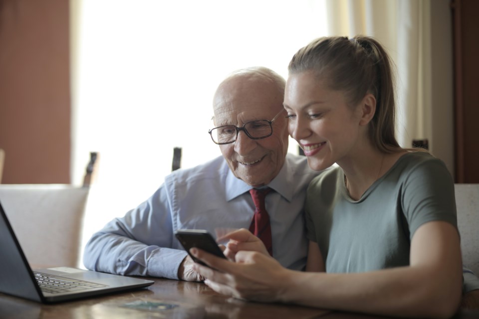 2023-06-27-seniors-smile-no-mask-pexels-andrea-piacquadio-3823542