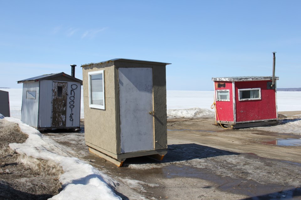 20180330 Ice huts waiting for removal at Amelia Park turl