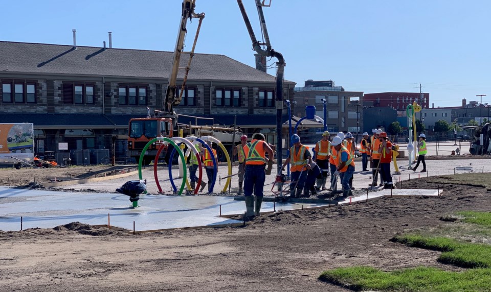 20190826 rotary splash pad concrete pour