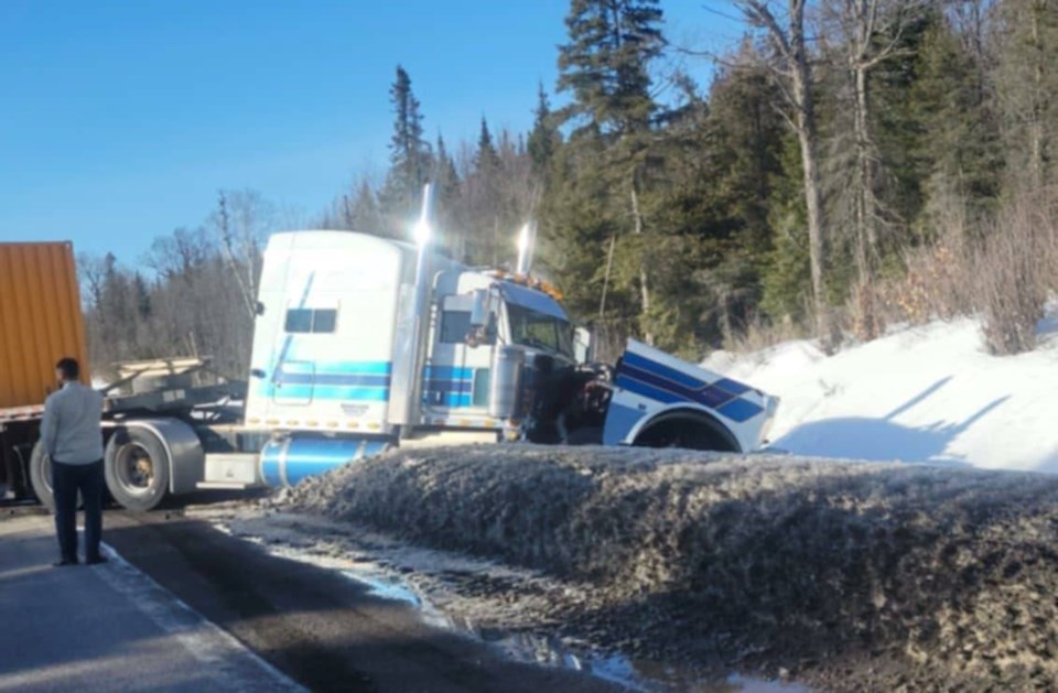 20250312-sand-dam-road-transport-accident-1