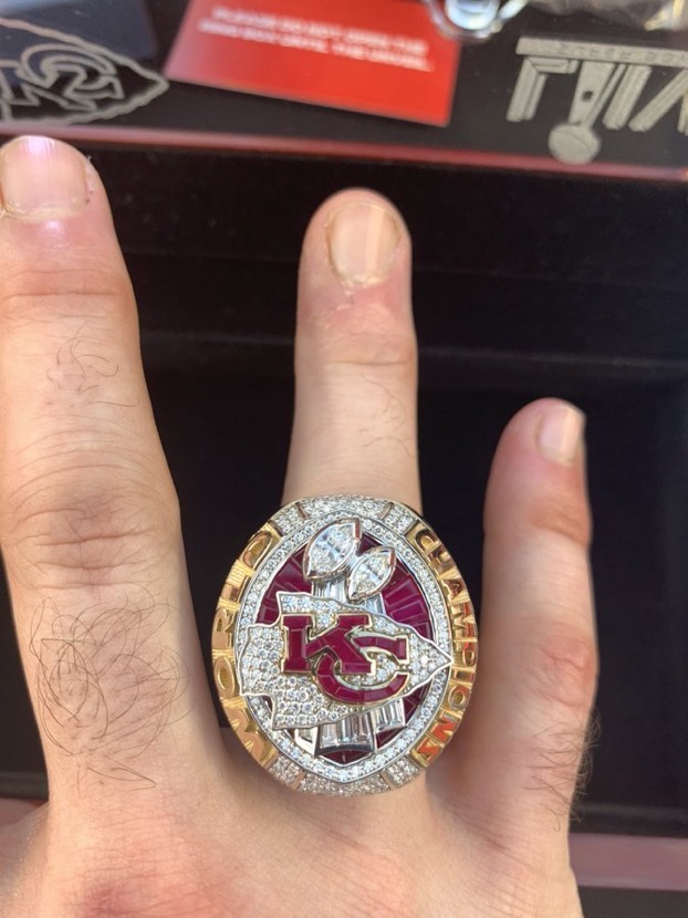 Chiefs show off Super Bowl rings 