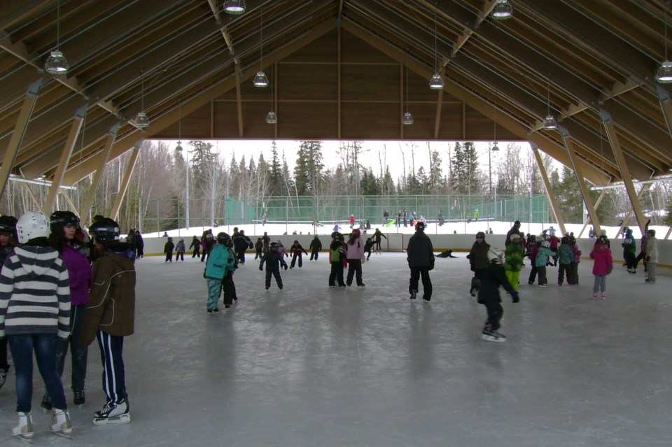 20221028-bill-barber-rink-skating-wide