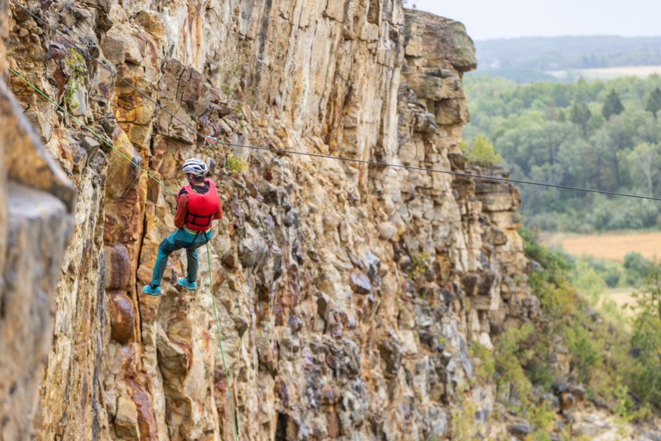 Témiscamingue International Raid participants faced a rope challenge that involved rappelling down a cliff and crossing a slackline over water.