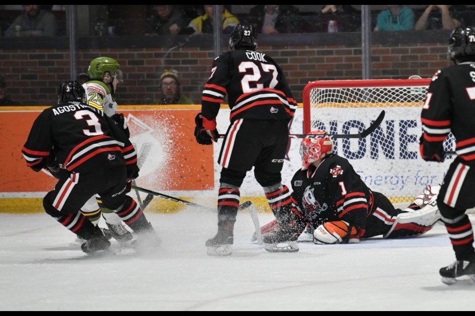 Battle in front of the Niagara net