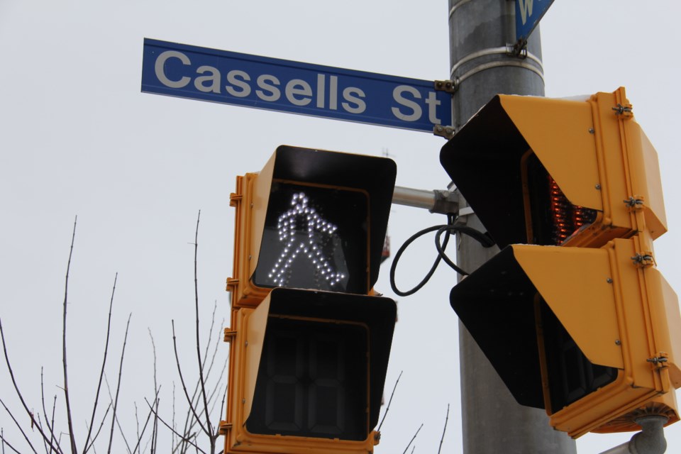 2022-cassells-st-sign-traffic-lights-turl