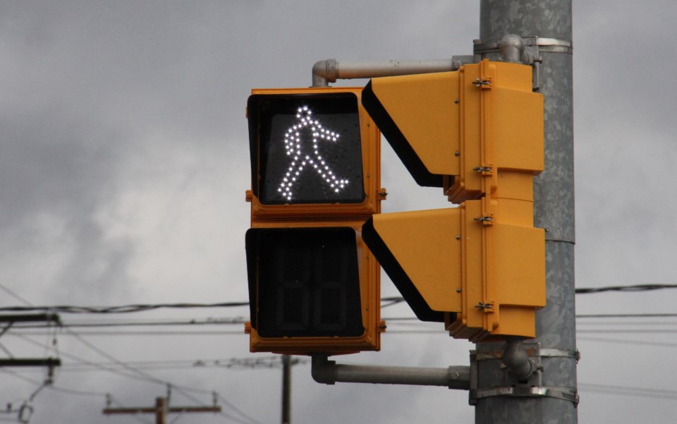 2023-pedestrian-crossing-light-go-turl