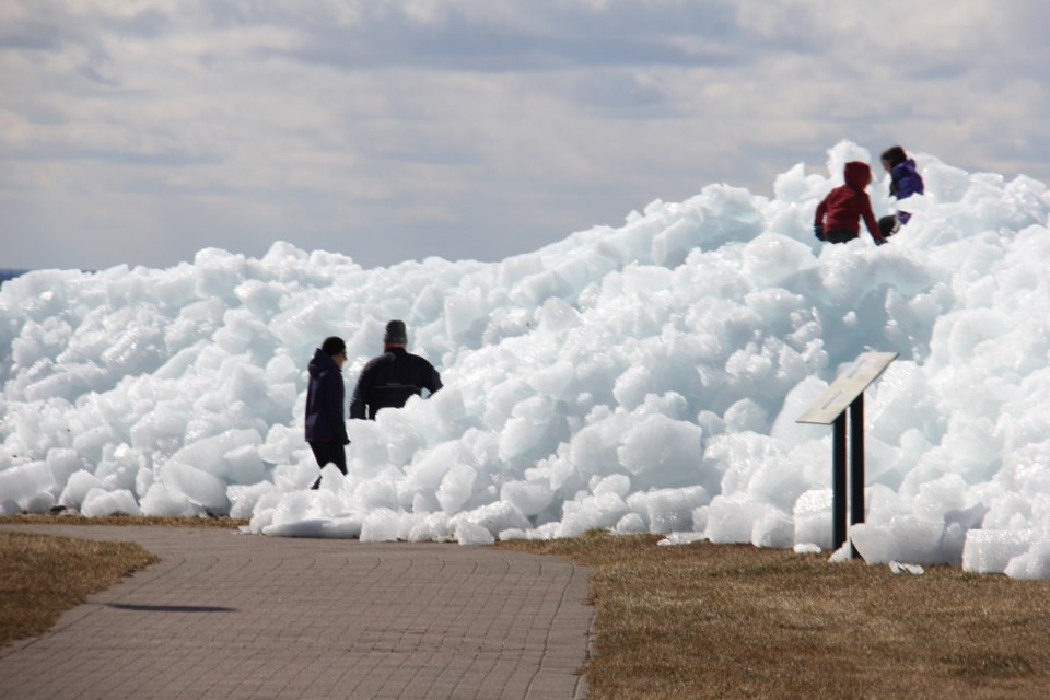 20200414 nipissing ice tsunami waterfront children turl