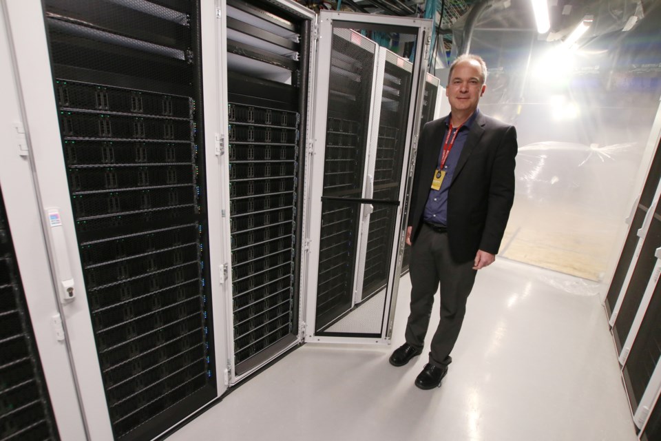 2250130-sfu-datacentre-083