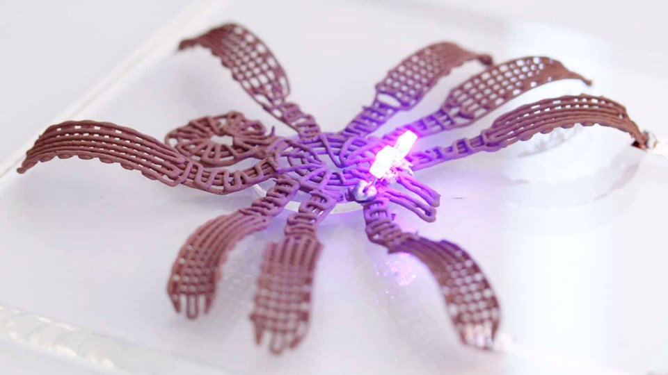 3d-printed-metallic-spider-credit-michael-dickey-university-of-north-carolina