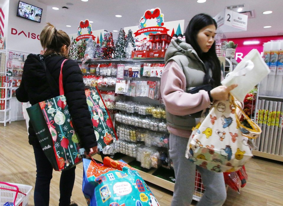 christmas-shoppers-rk