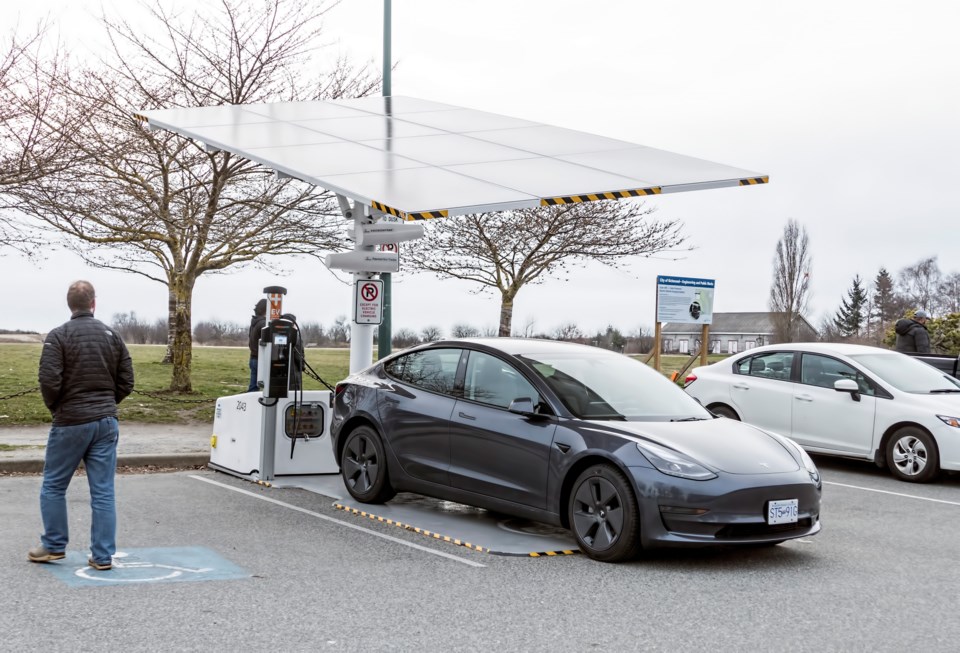 solar-charging-station-cc