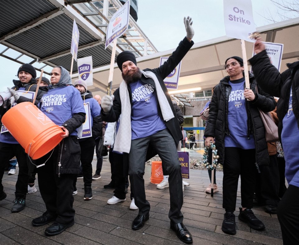 striking-janitors-at-yvr-submitted