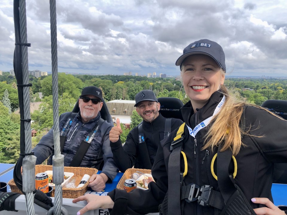 paul-jacobs-dave-bell-julie-connolly-at-a-dinner-in-the-sky-event