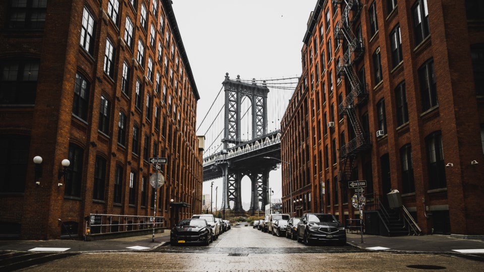 manhattan_through_dumbo_unsplash