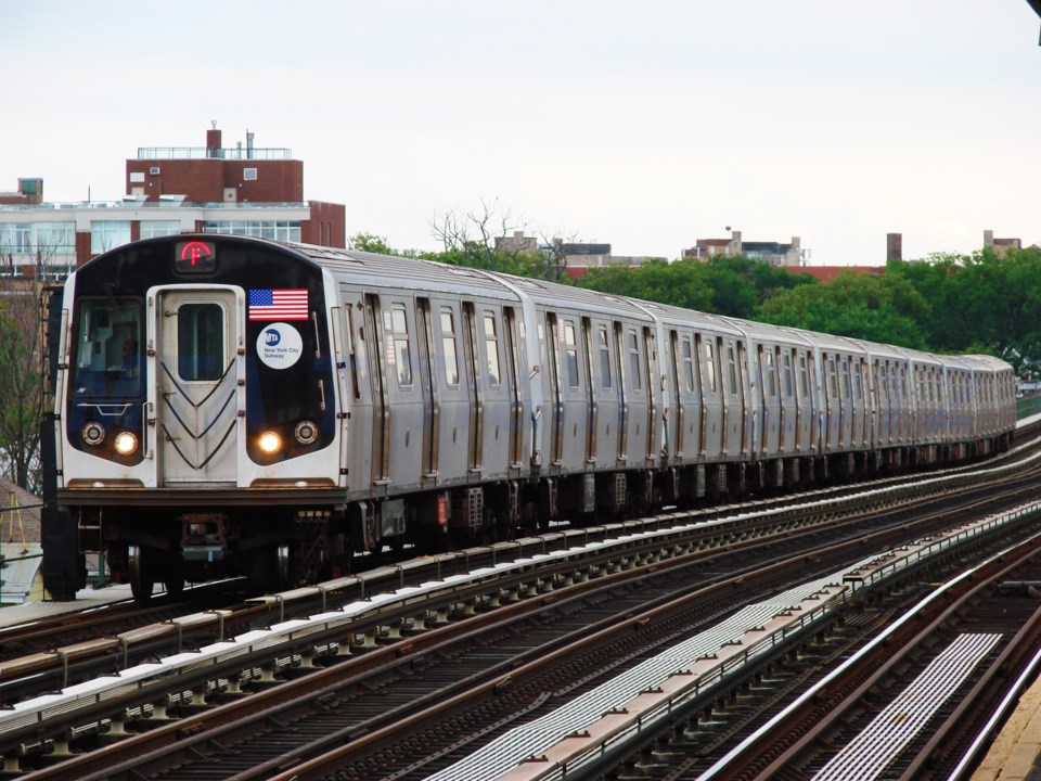 mta_nyc_subway_f_train_arriving_at_avenue_p