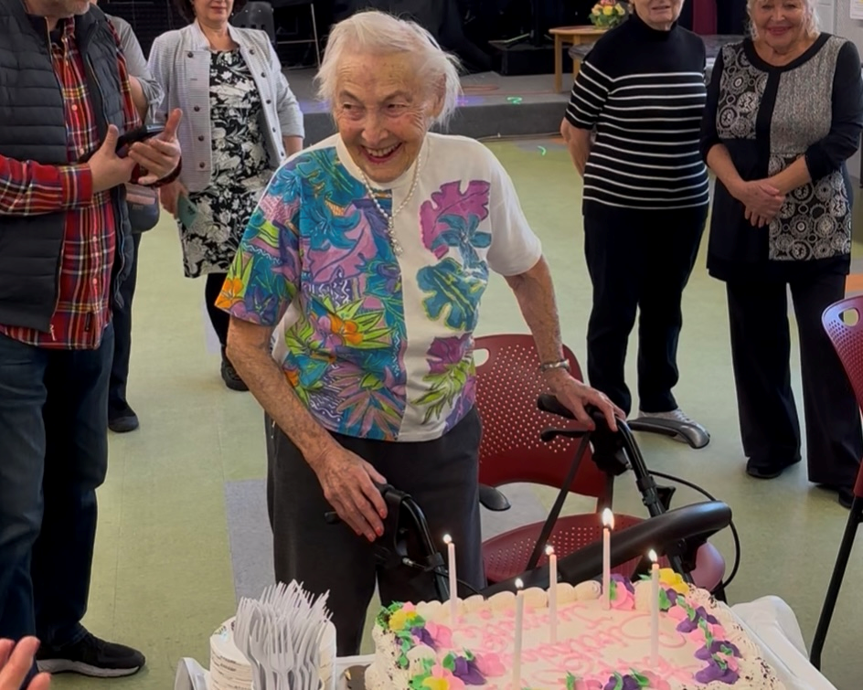 105th-birthday-party-at-jasas-older-adult-center-for-jeanette-bigelson