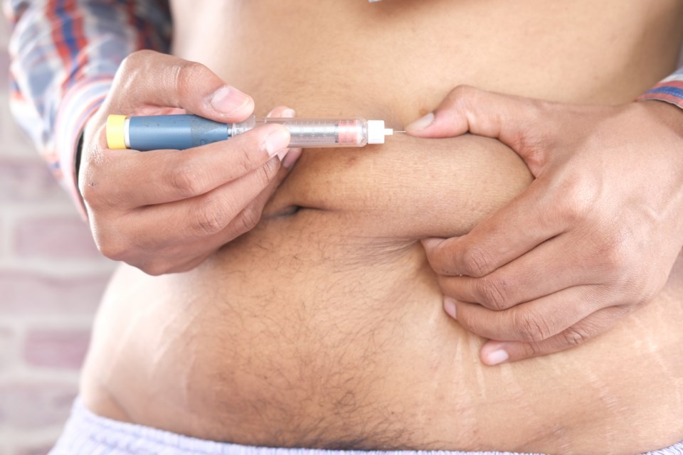 young-man-hand-using-insulin-pen-close-up-2023-11-27-05-20-38-utc