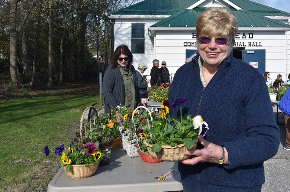 2019-05-11BHBGardenClubPlantSaleMK-07